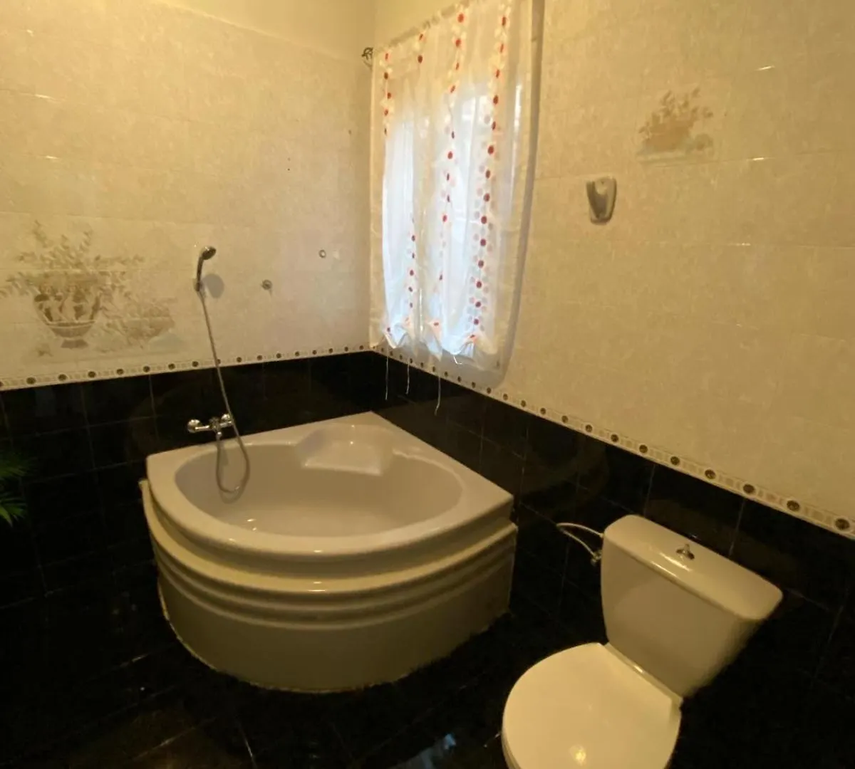 Spacious Room With 2 Single Beds Shared Bathroom, St Julians Saint Julian's Homestay